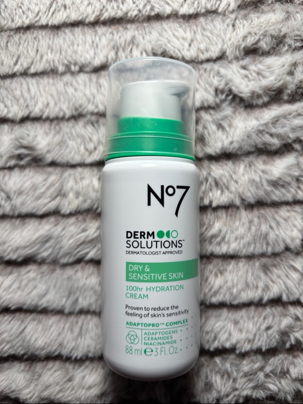 No7 Derm Solutions Hydration Cream for Dry & Sensitive Skin - White/Green